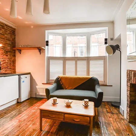The Location- 1 Free Private Parking Space - 60 Second Walk 2 Minster! * York
