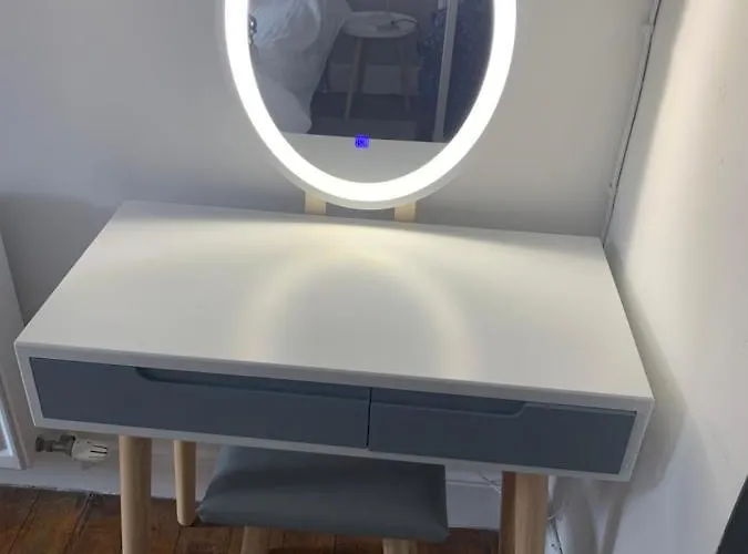 The Location- 1 Free Private Parking Space - 60 Second Walk 2 Minster!