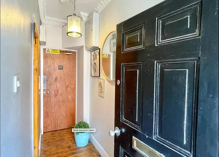 The Location- 1 Free Private Parking Space - 60 Second Walk 2 Minster!