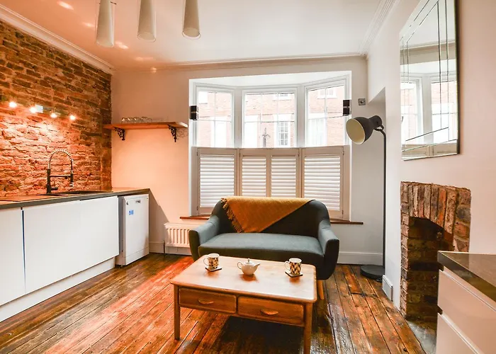 The Location- 1 Free Private Parking Space - 60 Second Walk 2 Minster! * York