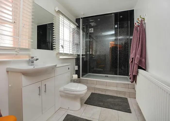 The Location- 1 Free Private Parking Space - 60 Second Walk 2 Minster! *