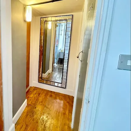 The Location- 1 Free Private Parking Space - 60 Second Walk 2 Minster! Lägenhet *