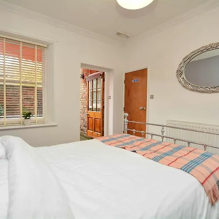Apartment The Location- 1 Free Private Parking Space - 60 Second Walk 2 Minster! *