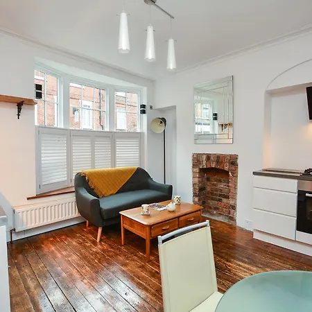 The Location- 1 Free Private Parking Space - 60 Second Walk 2 Minster! * York