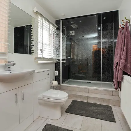 The Location- 1 Free Private Parking Space - 60 Second Walk 2 Minster! *